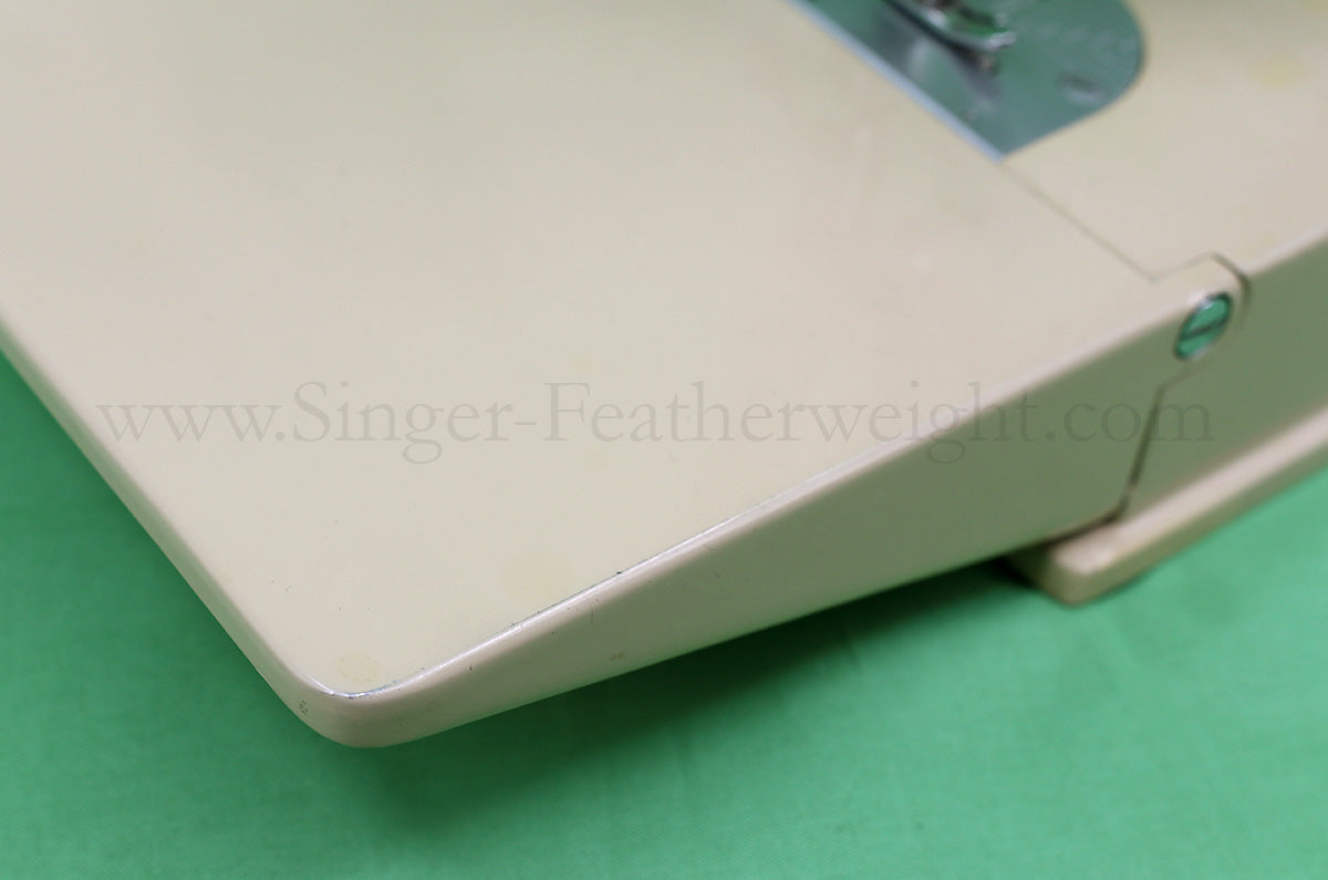 Singer Featherweight 221J Sewing Machine, TAN ES658***