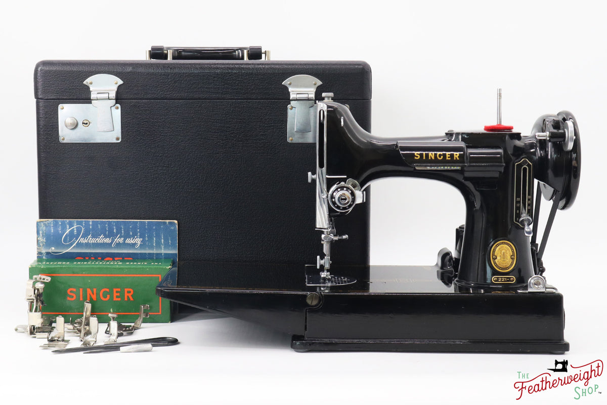 Singer Featherweight 221 Sewing Machine, AM661*** - 1957 – The Singer ...