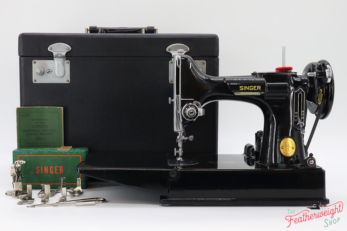 Singer Featherweight 221 Sewing Machine, AJ576***