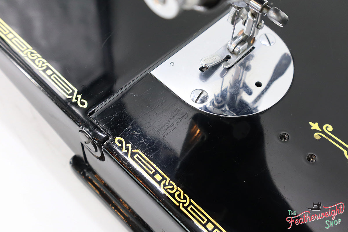 Singer Featherweight 221 Sewing Machine, AJ576***