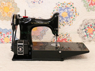 Load image into Gallery viewer, Singer Featherweight 221 Sewing machine, 1935 AD945***