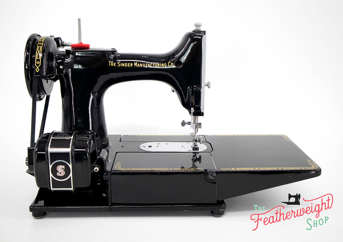 Singer Featherweight 222K Sewing Machine EM9618**