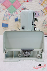 Singer Featherweight 221K Sewing Machine, WHITE EV964***