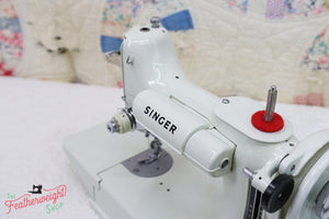 Singer Featherweight 221K Sewing Machine, WHITE EV964***