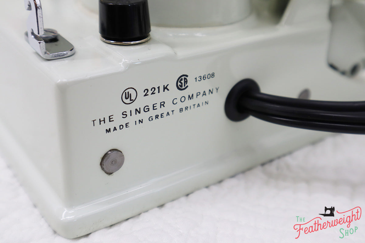 Singer Featherweight 221K Sewing Machine, WHITE EV964***