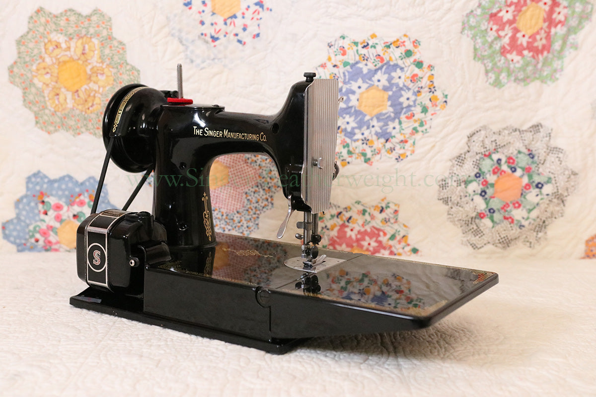 Singer Featherweight 221 Sewing Machine, AL416***