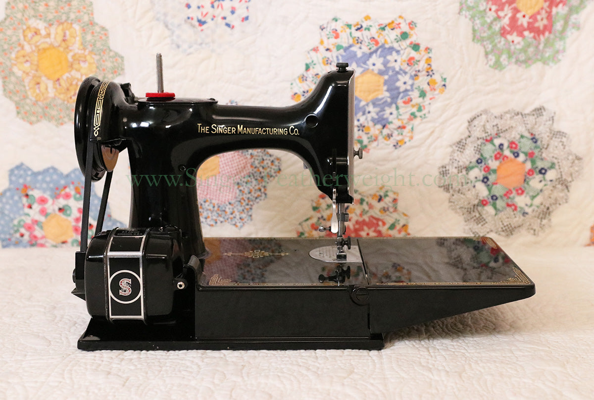 Singer Featherweight 221 Sewing Machine, AL416***