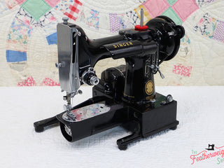 Load image into Gallery viewer, Singer Featherweight 222K Sewing Machine EL184***