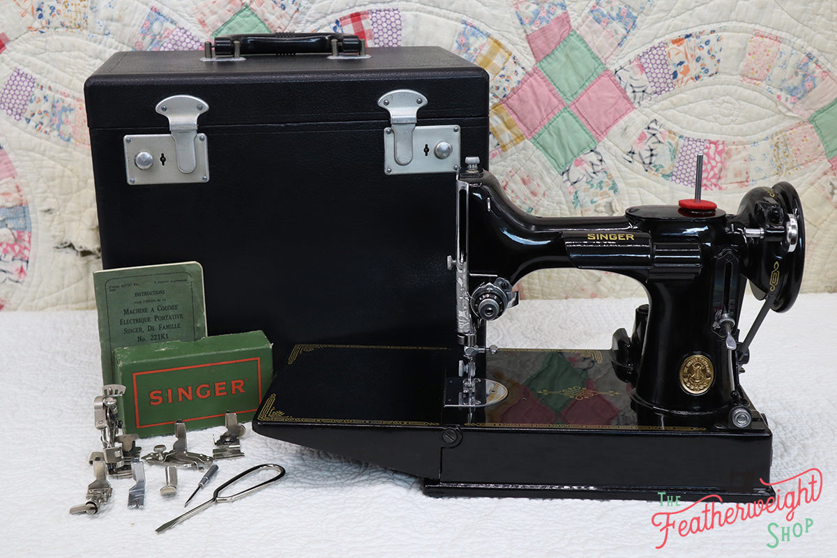 Singer Featherweight 221K Sewing Machine, French EF909***