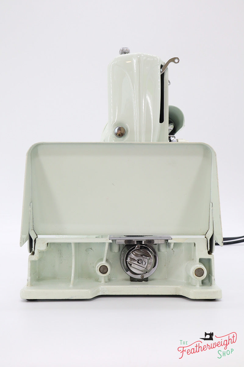 Singer Featherweight 221K Sewing Machine, WHITE EV940***