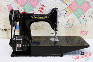 Singer Featherweight 221K Sewing Machine, French EF909***