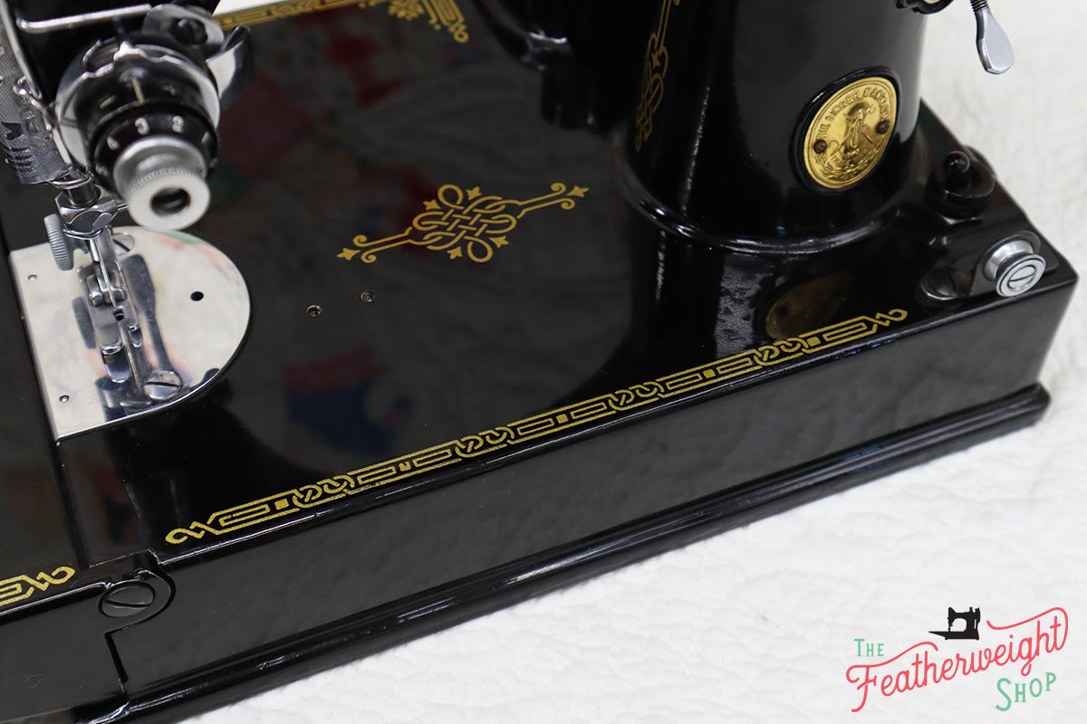 Singer Featherweight 221K Sewing Machine, French EF909***