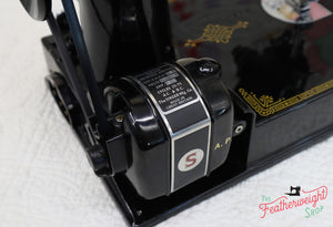 Singer Featherweight 221K Sewing Machine, French EF909***