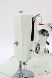 Singer Featherweight 221K Sewing Machine, WHITE EV940***