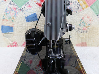 Load image into Gallery viewer, Singer Featherweight 222K Sewing Machine EK3212**