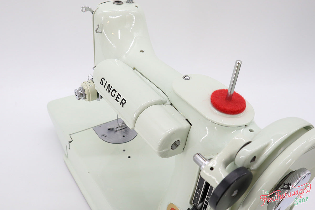 Singer Featherweight 221K Sewing Machine, WHITE EV940***