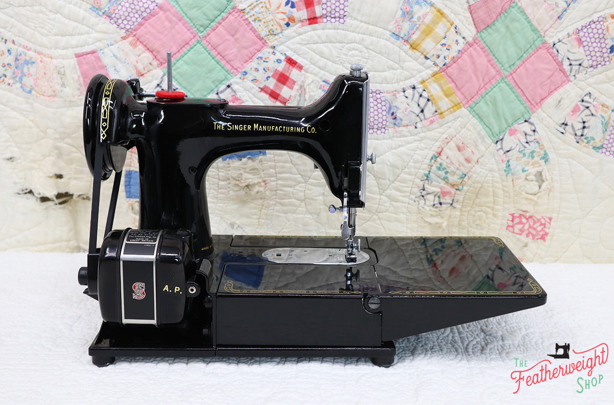 Singer Featherweight 222K Sewing Machine EK3212**