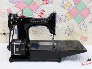 Load image into Gallery viewer, Singer Featherweight 222K Sewing Machine EK3212**