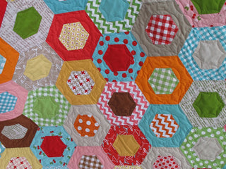 Load image into Gallery viewer, quilt using the lori holt hexagon ruler