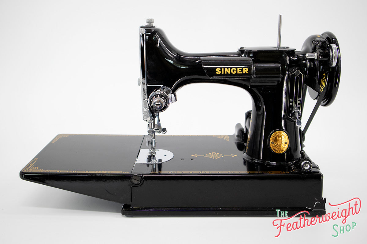 Singer Featherweight 221 Sewing Machine, AG009***