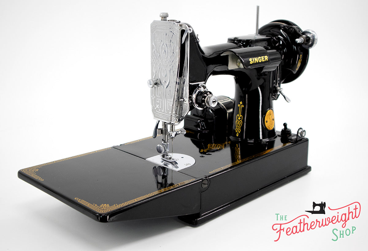 Singer Featherweight 221 Sewing Machine, AG009***