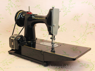 Load image into Gallery viewer, Singer Featherweight 222K Sewing Machine, &quot;Red S&quot; ER900***