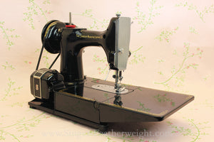 Singer Featherweight 222K Sewing Machine, "Red S" ER900***