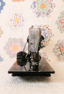 Singer Featherweight 221 Sewing machine, 1933 AD541***