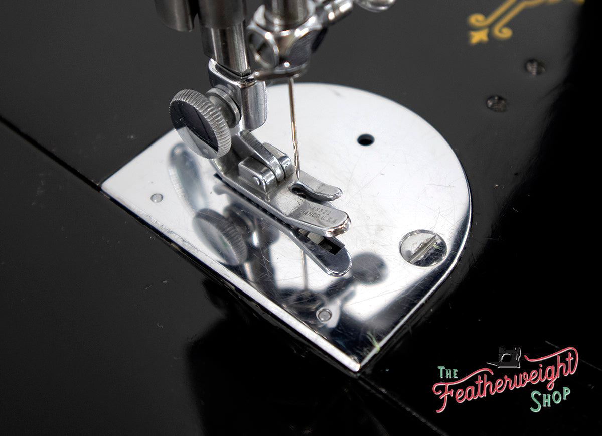 Singer Featherweight 221 Sewing Machine, AG009***