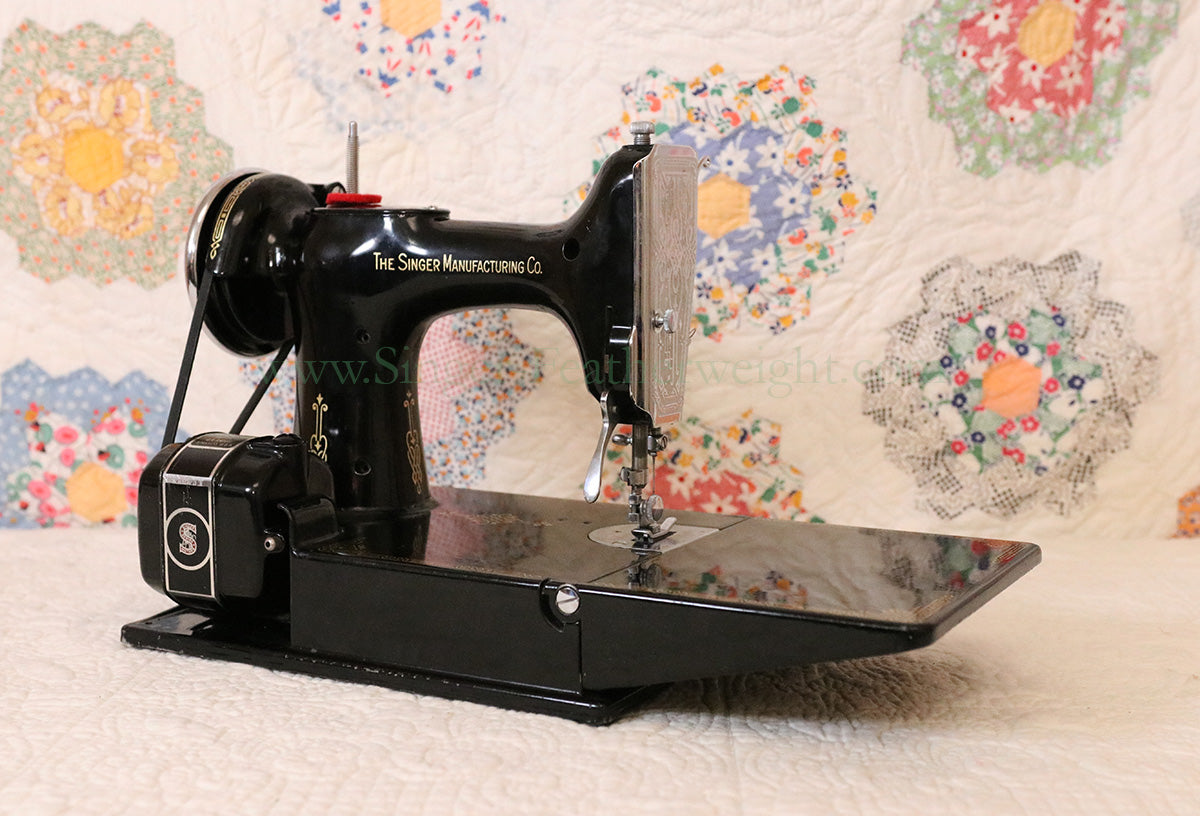 Singer Featherweight 221 Sewing machine, 1933 AD541***