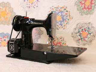 Load image into Gallery viewer, Singer Featherweight 221 Sewing machine, 1933 AD541***
