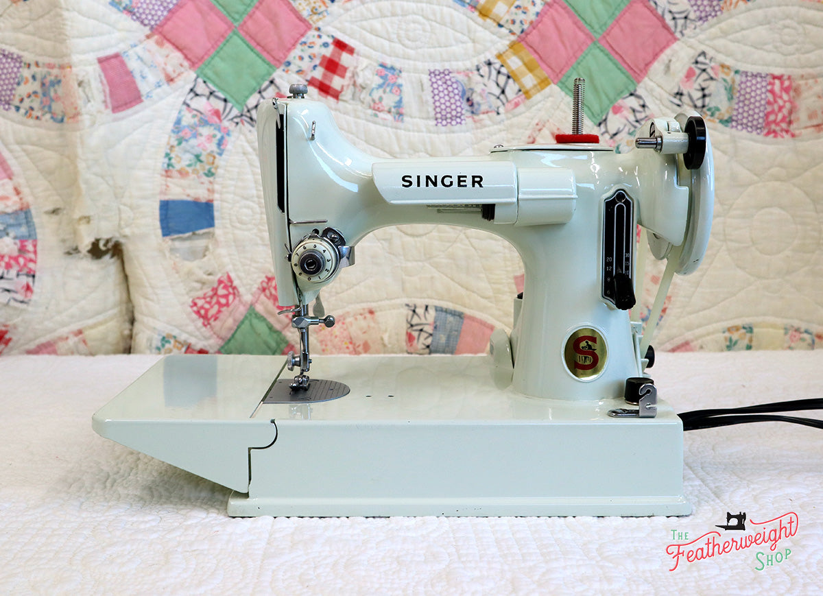 Singer Featherweight 221K Sewing Machine, WHITE EV9057**