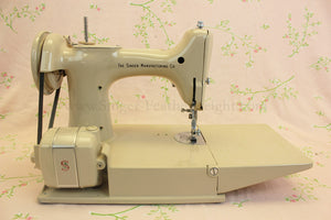 Singer Featherweight 221 Sewing Machine, TAN ES878***