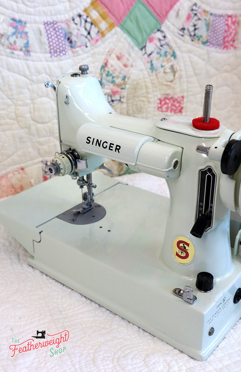 Singer Featherweight 221K Sewing Machine, WHITE EV9057**