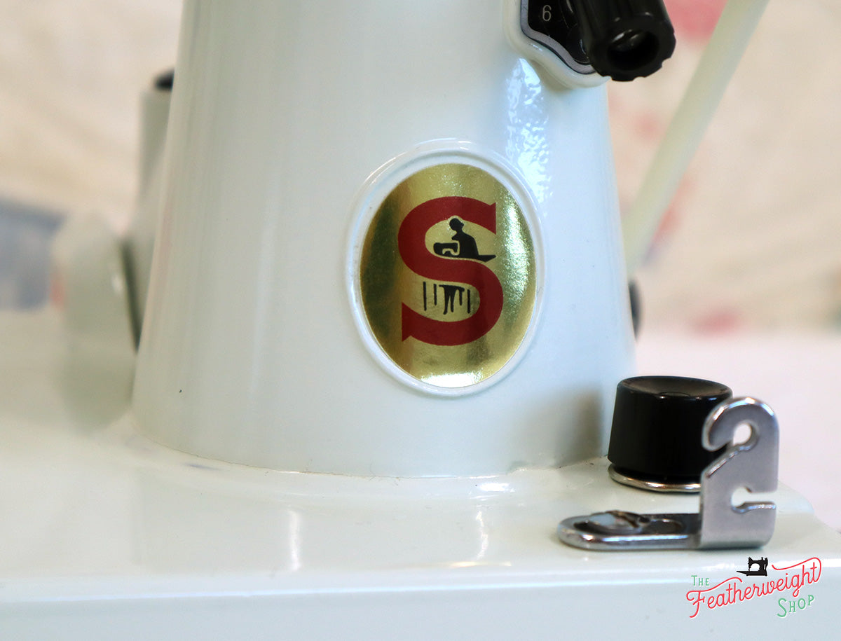 Singer Featherweight 221K Sewing Machine, WHITE EV9057**