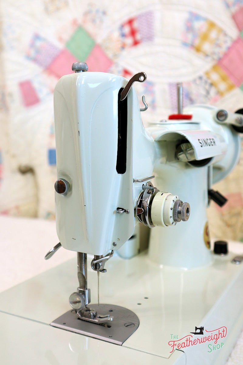 Singer Featherweight 221K Sewing Machine, WHITE EV9057**