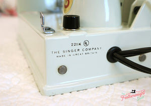 Singer Featherweight 221K Sewing Machine, WHITE EV9057**