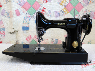 Load image into Gallery viewer, Singer Featherweight 221K Sewing Machine, EH629***