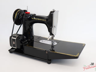 Load image into Gallery viewer, Singer Featherweight 222K Sewing Machine EP133***