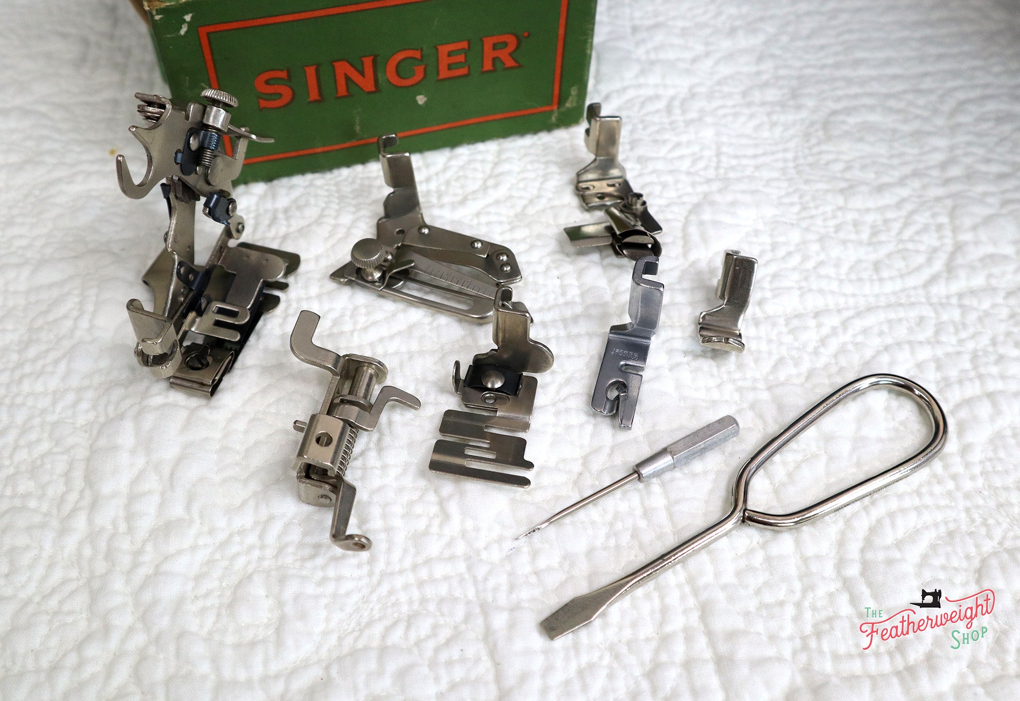 Singer Featherweight 222K Sewing Machine EJ622***