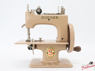Load image into Gallery viewer, Singer Sewhandy Model 20, Red &#39;S&#39; - Beige - Complete Set