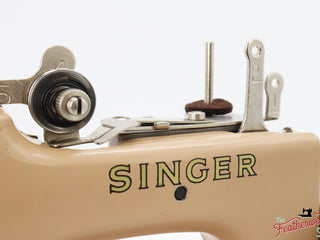 Load image into Gallery viewer, Singer Sewhandy Model 20, Red &#39;S&#39; - Beige - Complete Set