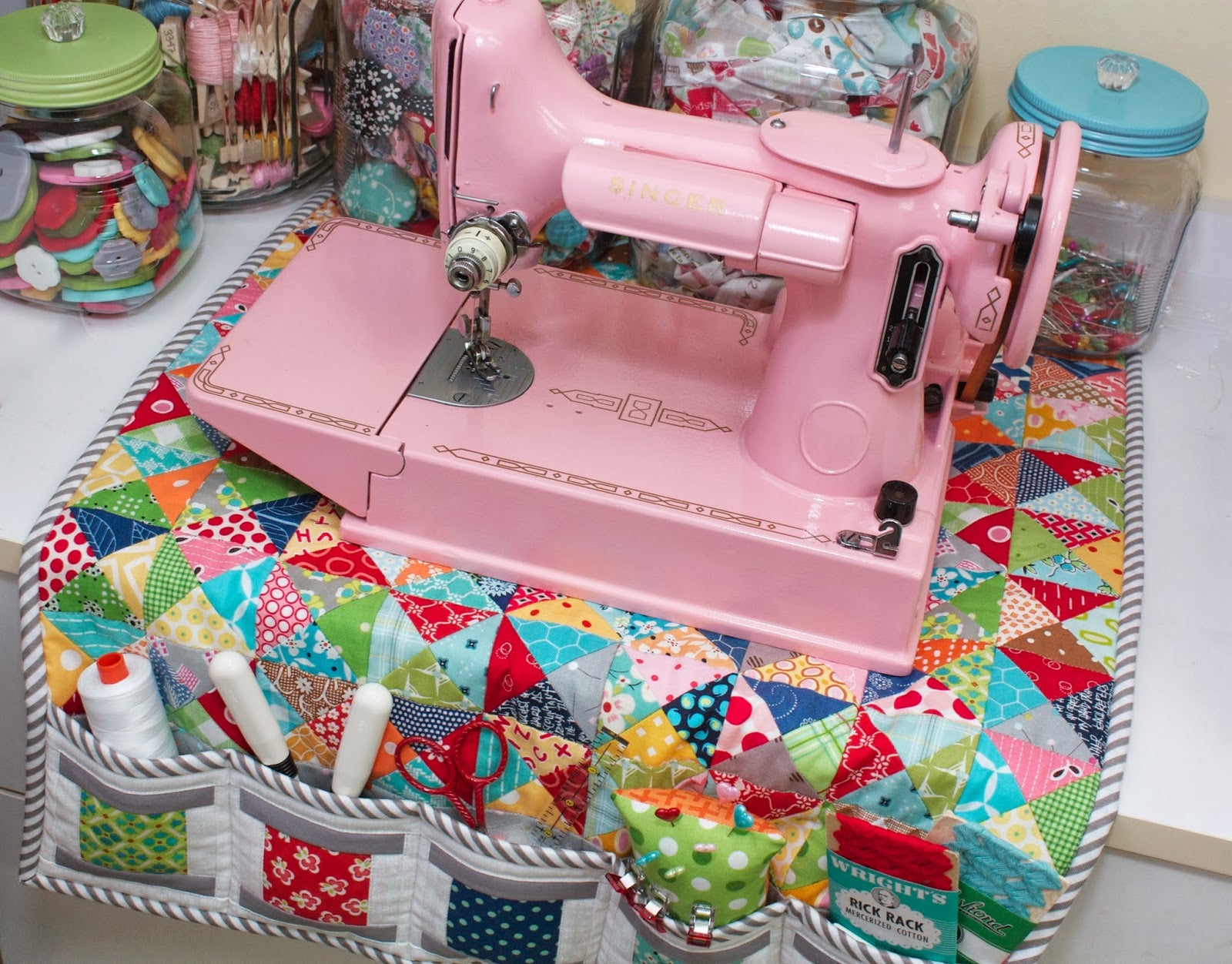 PATTERN BOOK, Quilty Fun - Lessons in Scrappy Patchwork by Lori Holt