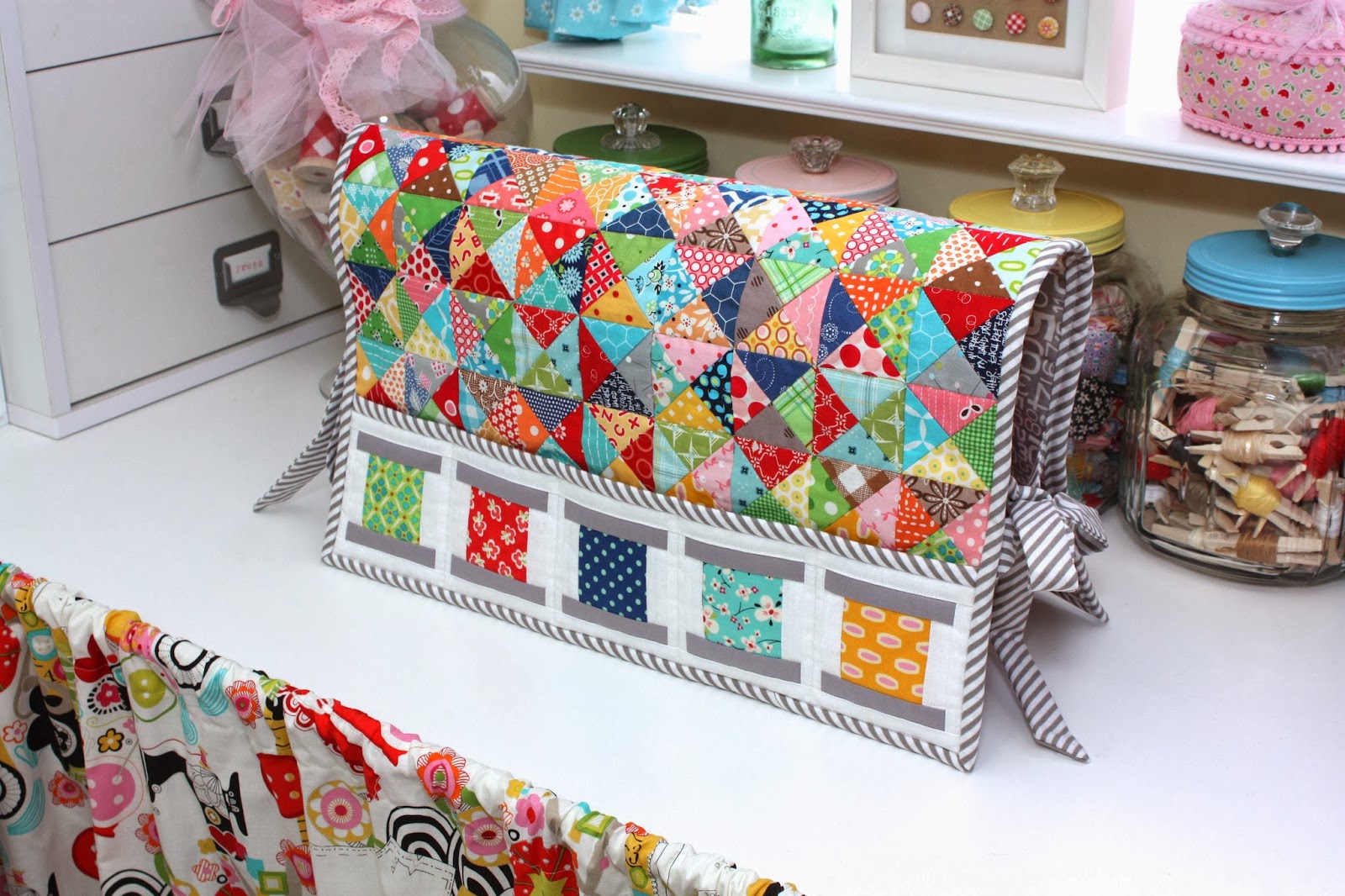 PATTERN BOOK, Quilty Fun - Lessons in Scrappy Patchwork by Lori Holt