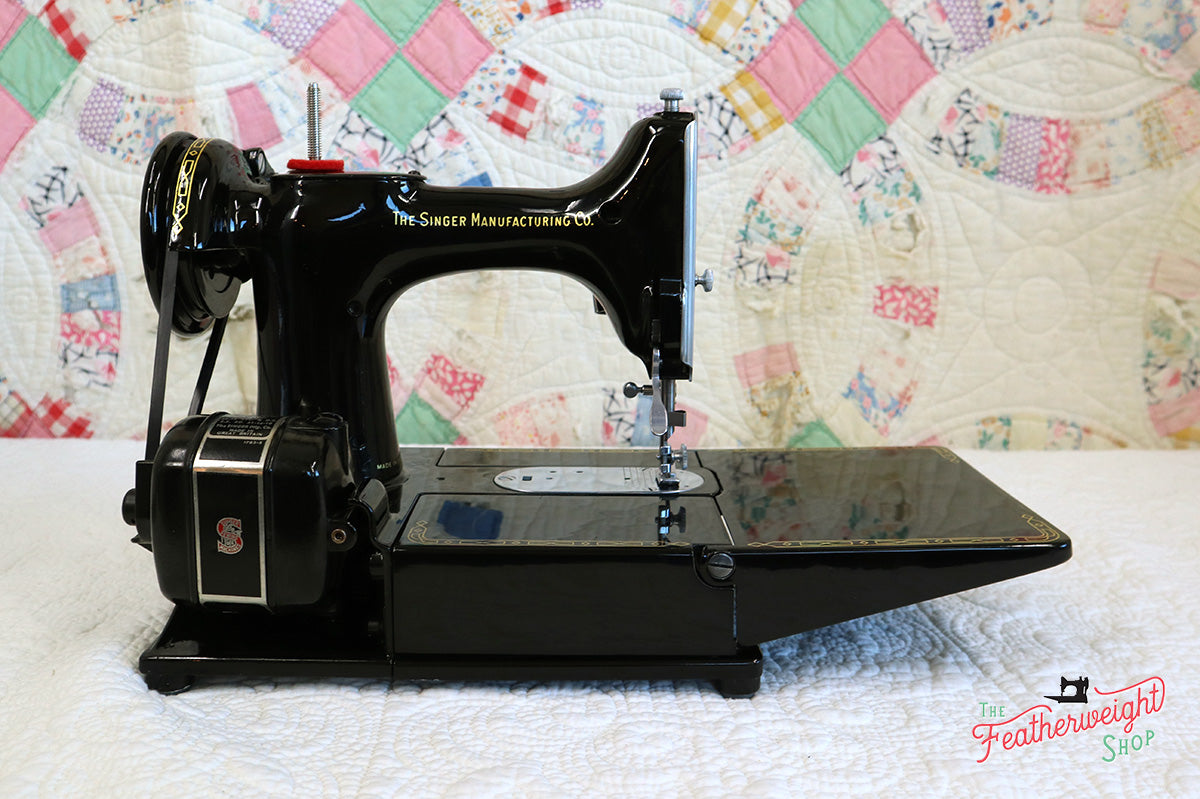 Singer Featherweight 222K Sewing Machine EP131***