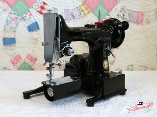 Load image into Gallery viewer, Singer Featherweight 222K Sewing Machine EP131***