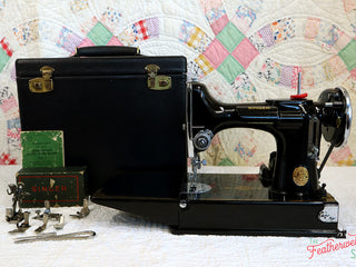 Load image into Gallery viewer, Singer Featherweight 221 Sewing machine, 1935 AD880***