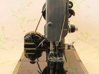 Load image into Gallery viewer, Singer Featherweight 222K Sewing Machine EP542***