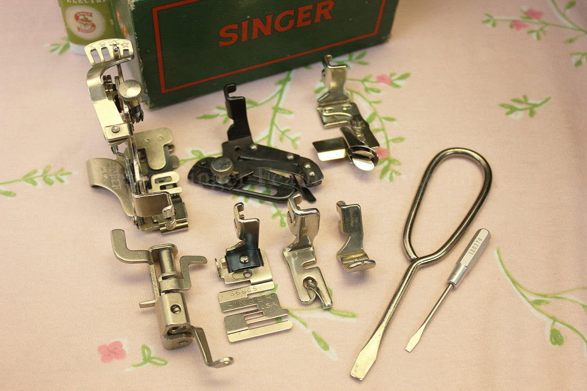 Singer Featherweight 222K Sewing Machine EP542***