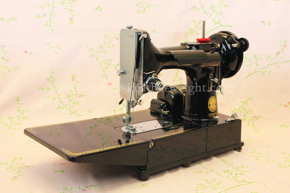 Singer Featherweight 222K Sewing Machine EP542***